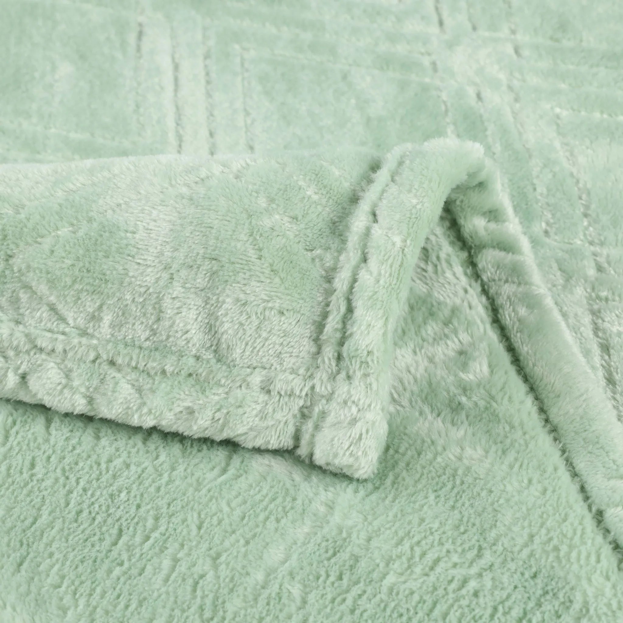 Alaska Diamond Plush Fleece Ultra-Soft Blanket