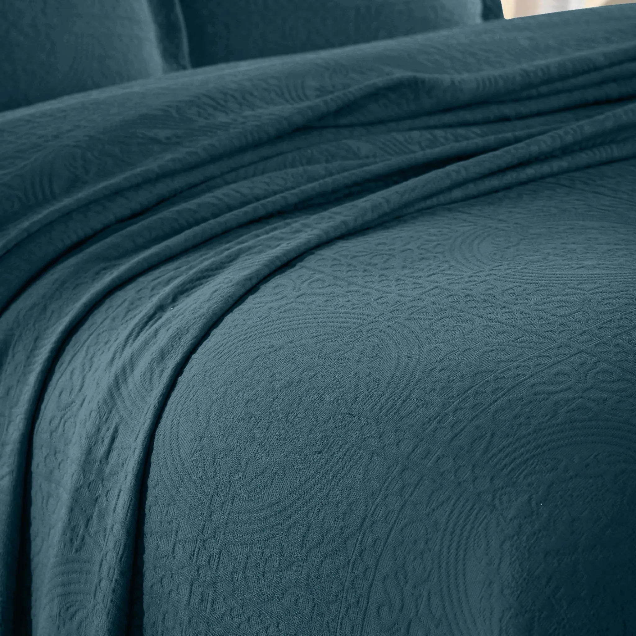 100% Cotton Jacquard Matelassé Fleur De Lis Bedspread Set - Blue Nile Mills