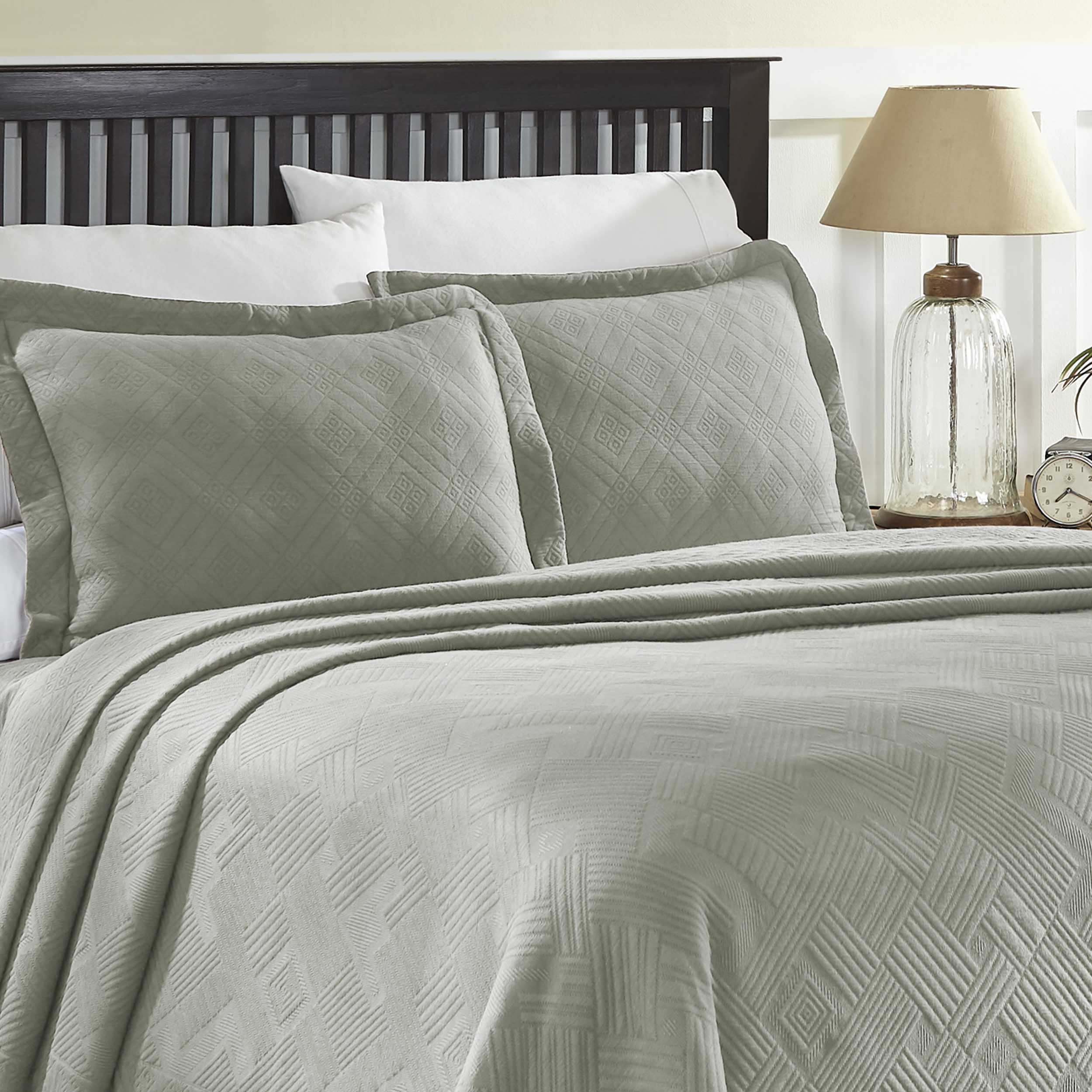Geometric Fret Cotton Jacquard Matelasse Scalloped Bedspread Set - Blue Nile Mills
