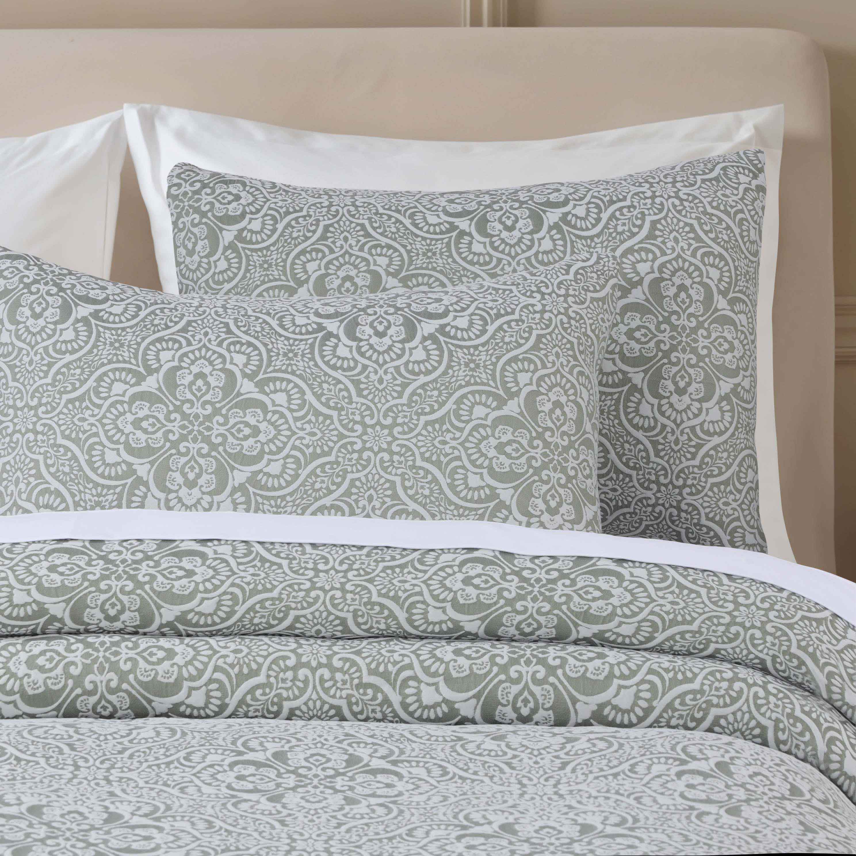 Enzy Medium Weight Floral Matelasse Bedspread and Sham Set - Blue Nile Mills