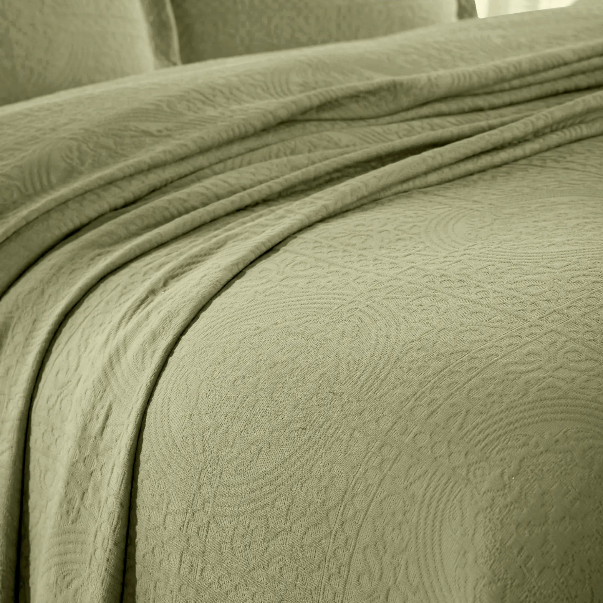 100% Cotton Jacquard Matelassé Fleur De Lis Bedspread Set - Blue Nile Mills