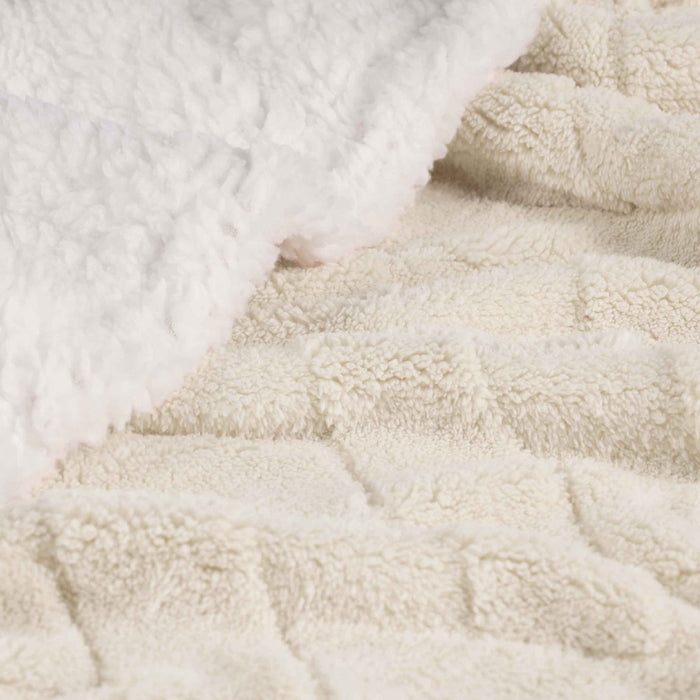 Nuuk Reversible Jacquard Lattice Plush Sherpa Fleece Blanket