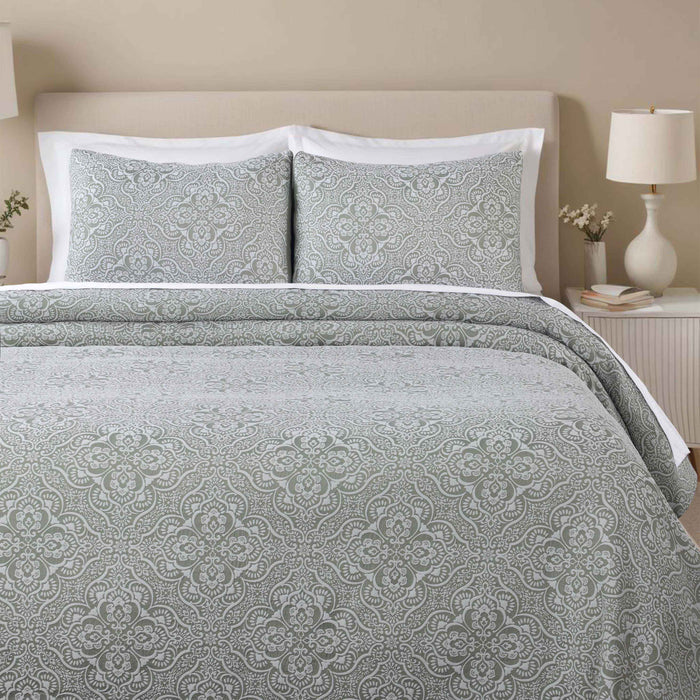 Enzy Medium Weight Floral Matelasse Bedspread and Sham Set