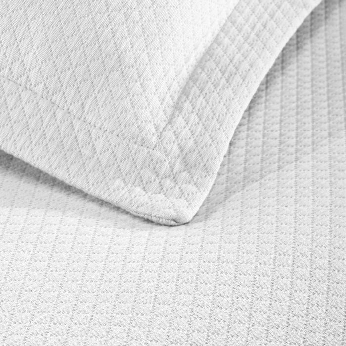 Jacquard Matelassé Cotton Diamond Solitaire Bedspread Set - White